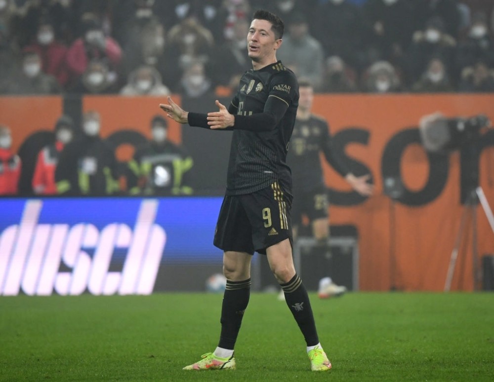  奥格斯堡定位球显威力，德甲保级队拿下关键三分